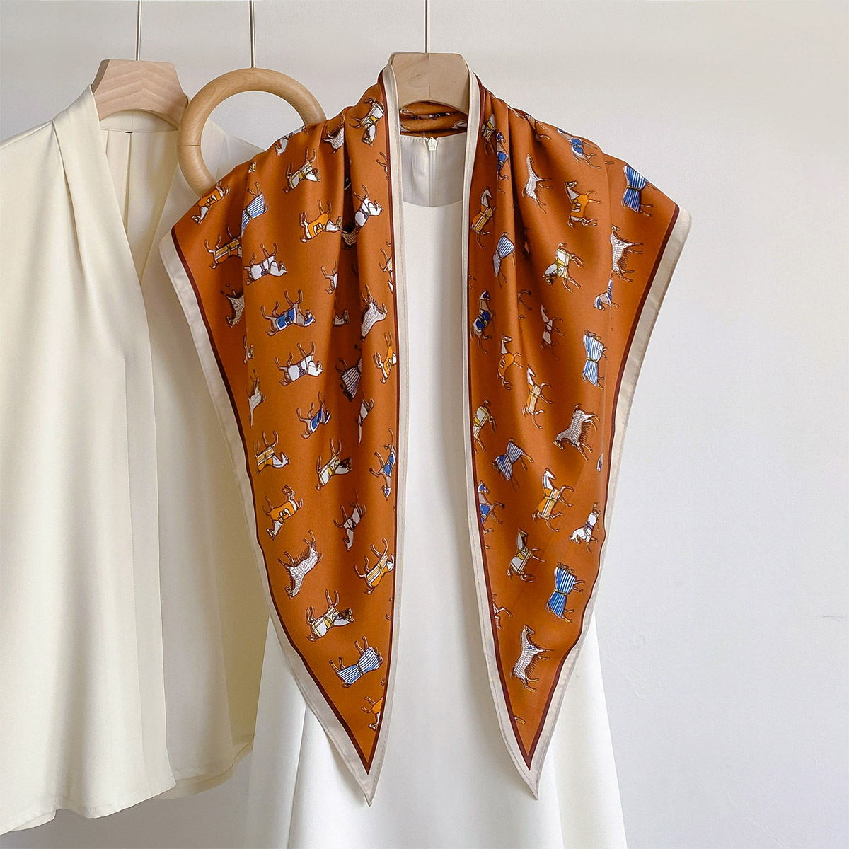 Trendy Saten Üçgen Şal At Figü - Bandana Multi Way incelemesi ve fiyatı